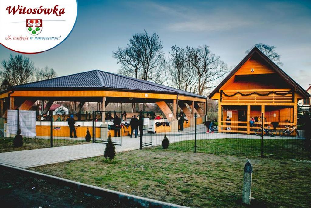Pokoje Goscinne W Centrum Kultury Wsi Polskiej Wierzchoslawice Kültér fotó